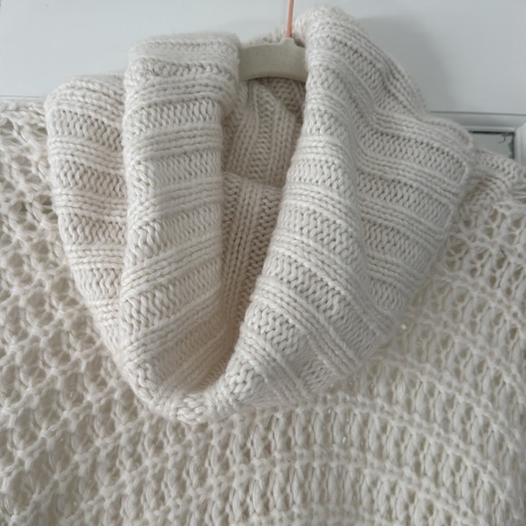 Slouchy cream/white turtleneck sweater - express size medium - Picture 2 of 4